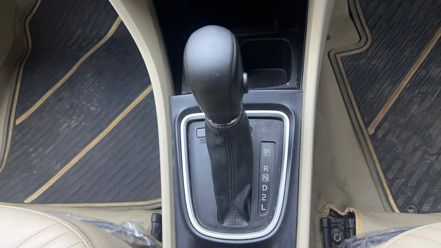 Used 2021 Maruti Suzuki Ciaz Zeta 1.5 AT Petrol Automatic interior GEAR  KNOB VIEW