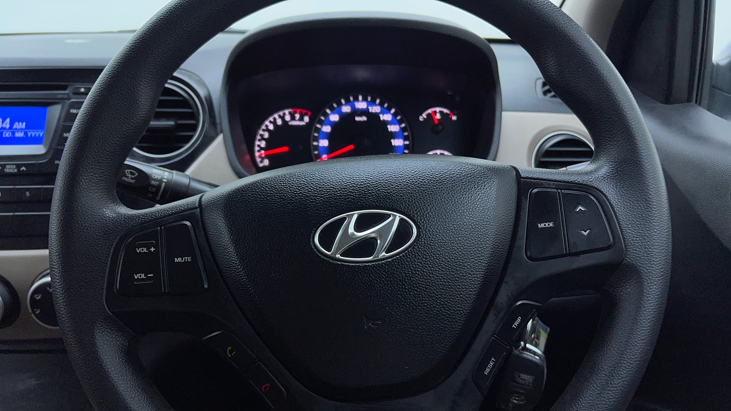 Used 2015 Hyundai Xcent S 1.2 (O) Petrol Manual top_features Steering mounted controls