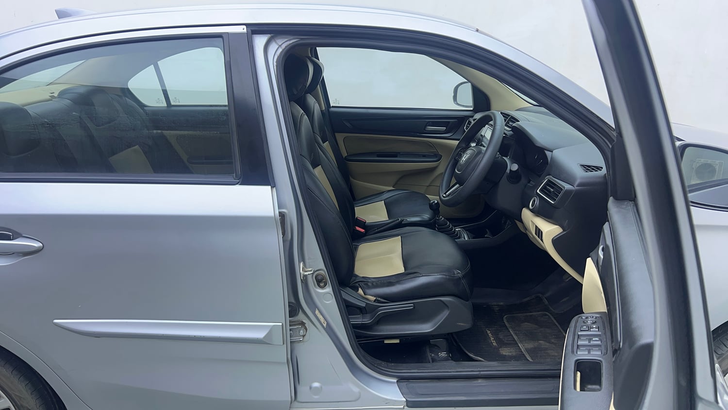Used 2018 Honda Amaze 1.2 VX MT Petrol Petrol Manual interior RIGHT SIDE FRONT DOOR CABIN VIEW