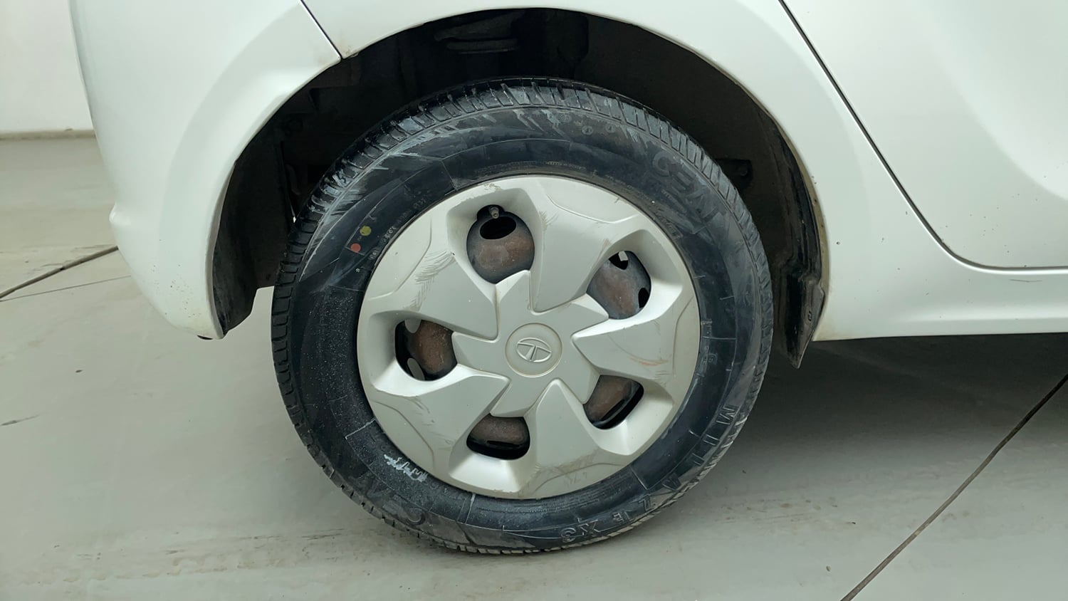 Used 2018 Tata Tiago Revotron XZ Petrol Manual tyres RIGHT REAR TYRE RIM VIEW