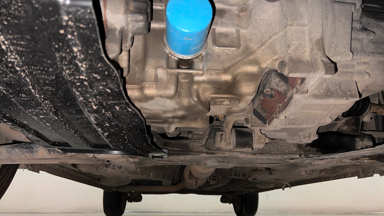 Used 2014 Honda Mobilio S Petrol Petrol Manual extra FRONT LEFT UNDERBODY VIEW
