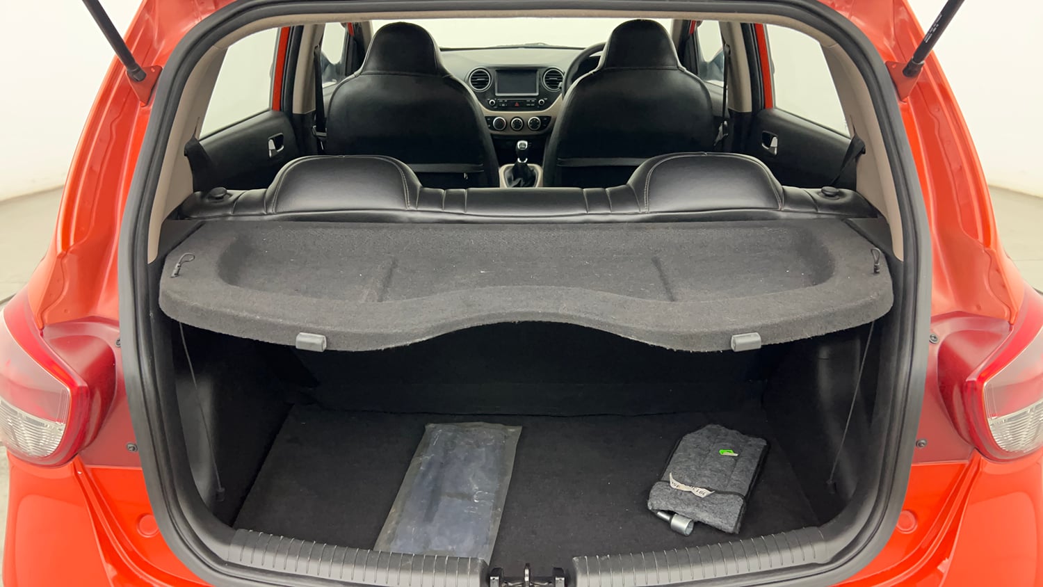 Used 2018 Hyundai Grand i10 Sportz 1.2 Kappa VTVT Petrol Manual interior DICKY INSIDE VIEW