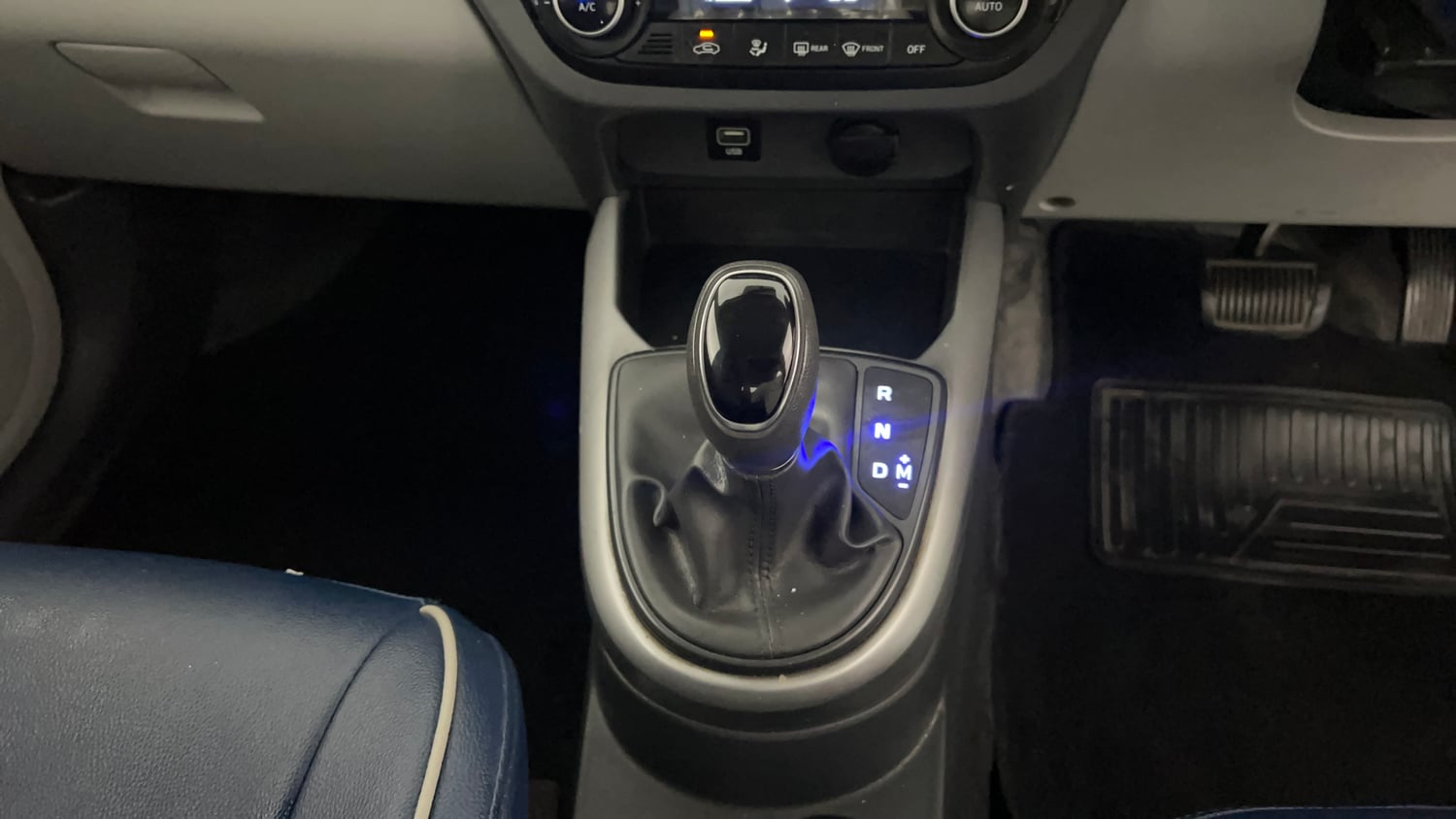 Used 2021 Hyundai Grand i10 Nios Sportz AMT 1.2 Kappa VTVT Petrol Automatic interior GEAR  KNOB VIEW