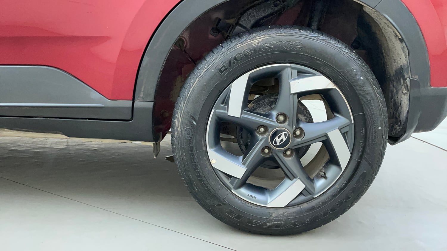 Used 2019 hyundai Venue SX 1.0 Turbo Petrol Petrol Manual tyres LEFT REAR TYRE RIM VIEW