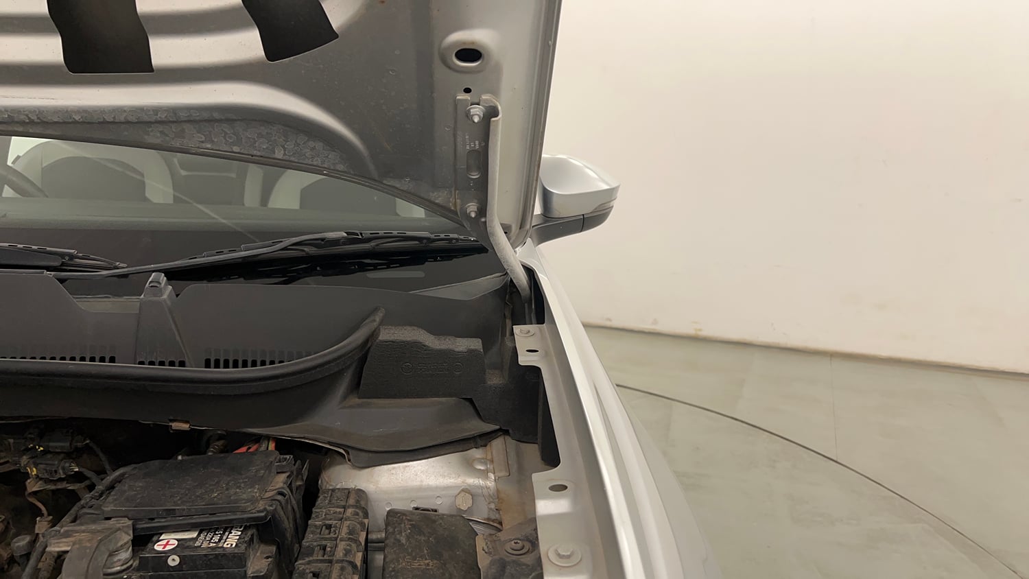 Used 2024 Volkswagen Taigun Topline 1.0 TSI AT Petrol Automatic engine ENGINE LEFT SIDE HINGE & APRON VIEW