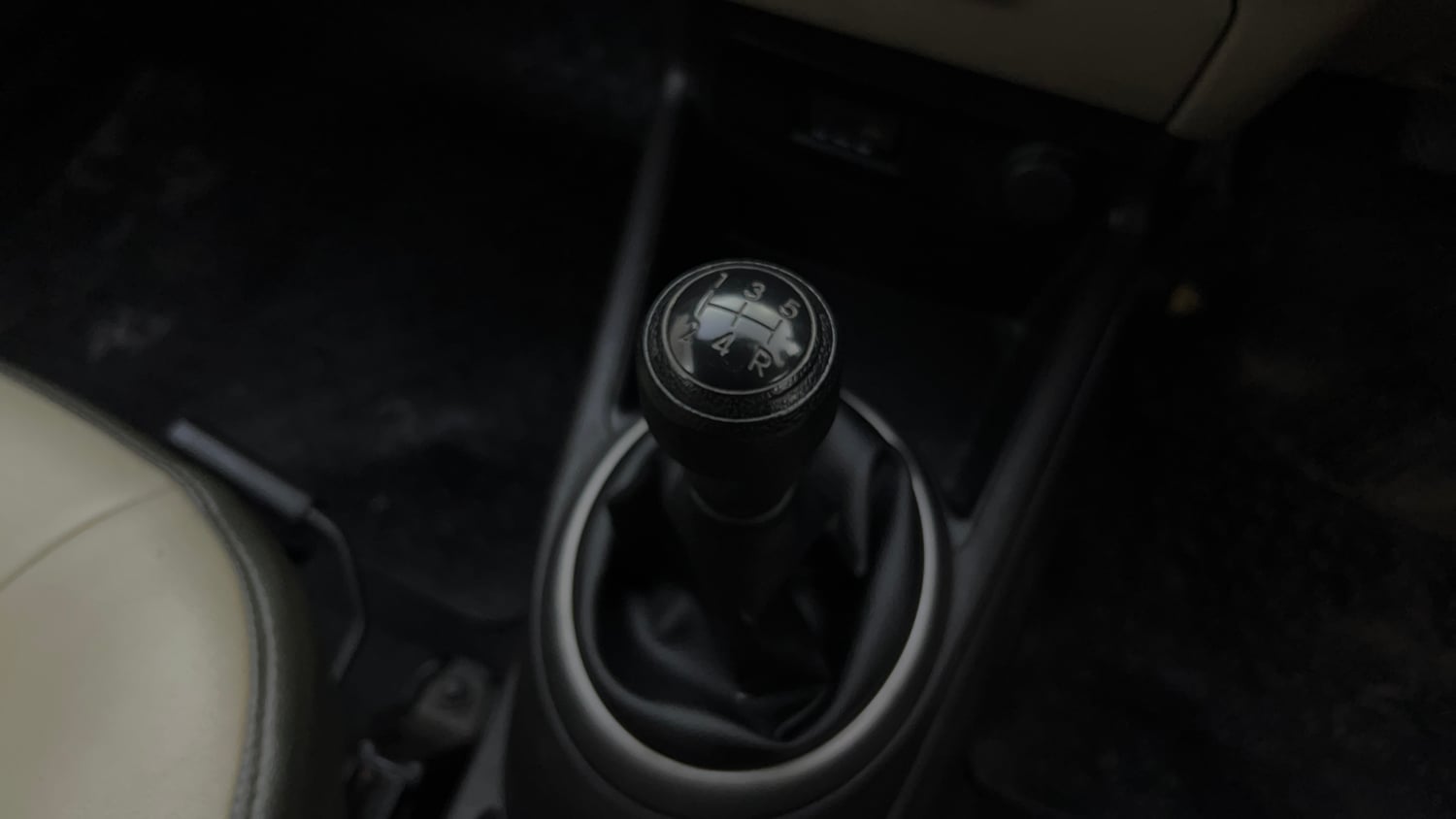 Used 2013 Hyundai i20 Magna (O) 1.2 Petrol Manual interior GEAR  KNOB VIEW