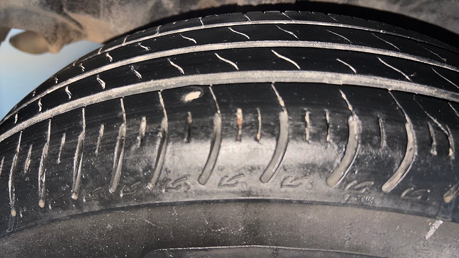 Used 2024 Maruti Suzuki Swift VXi (O) AMT Petrol Automatic tyres RIGHT REAR TYRE TREAD VIEW