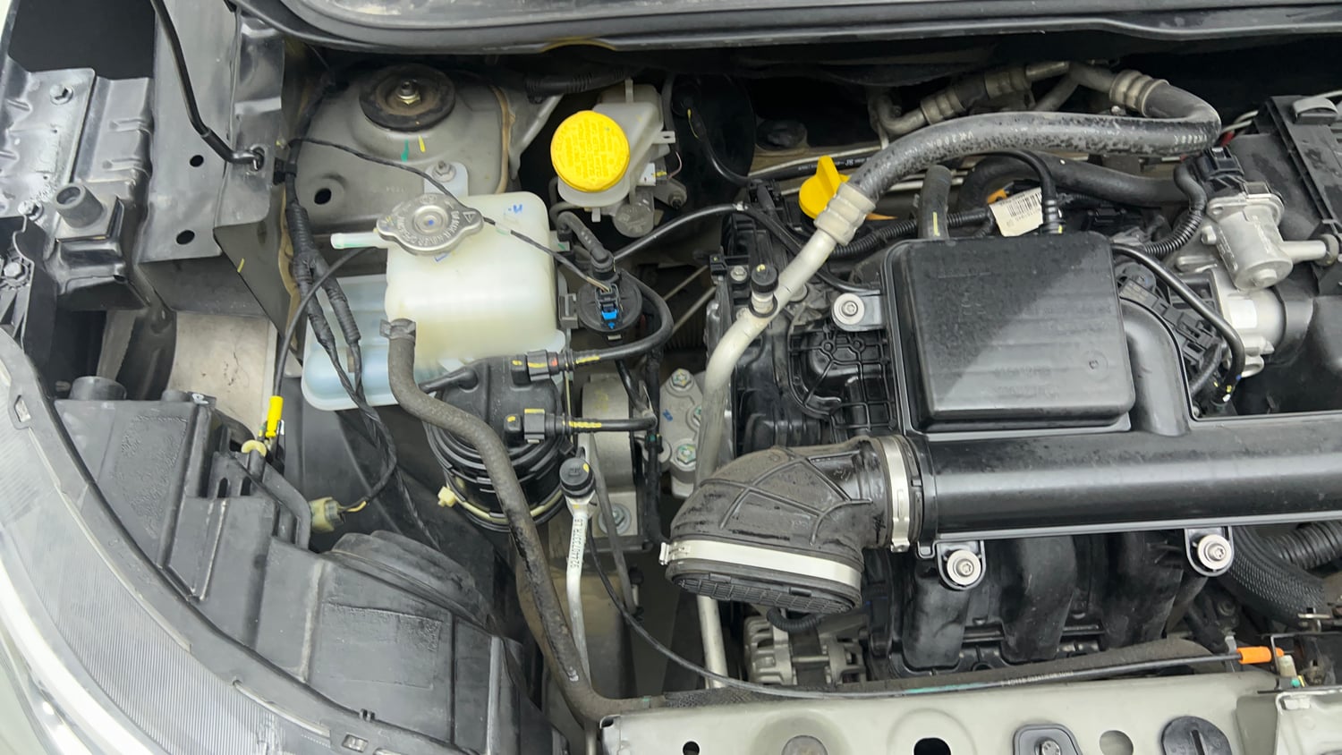 Used 2024 Renault Triber RXZ EASY-R AMT Petrol Automatic engine ENGINE RIGHT SIDE VIEW