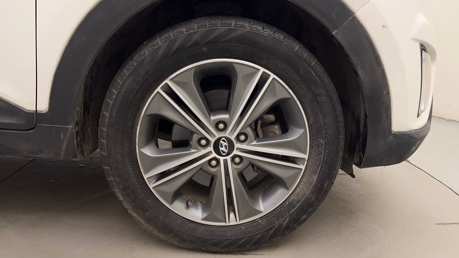 Used 2016 Hyundai Creta 1.6 SX Plus AT Petrol Petrol Automatic tyres RIGHT FRONT TYRE RIM VIEW