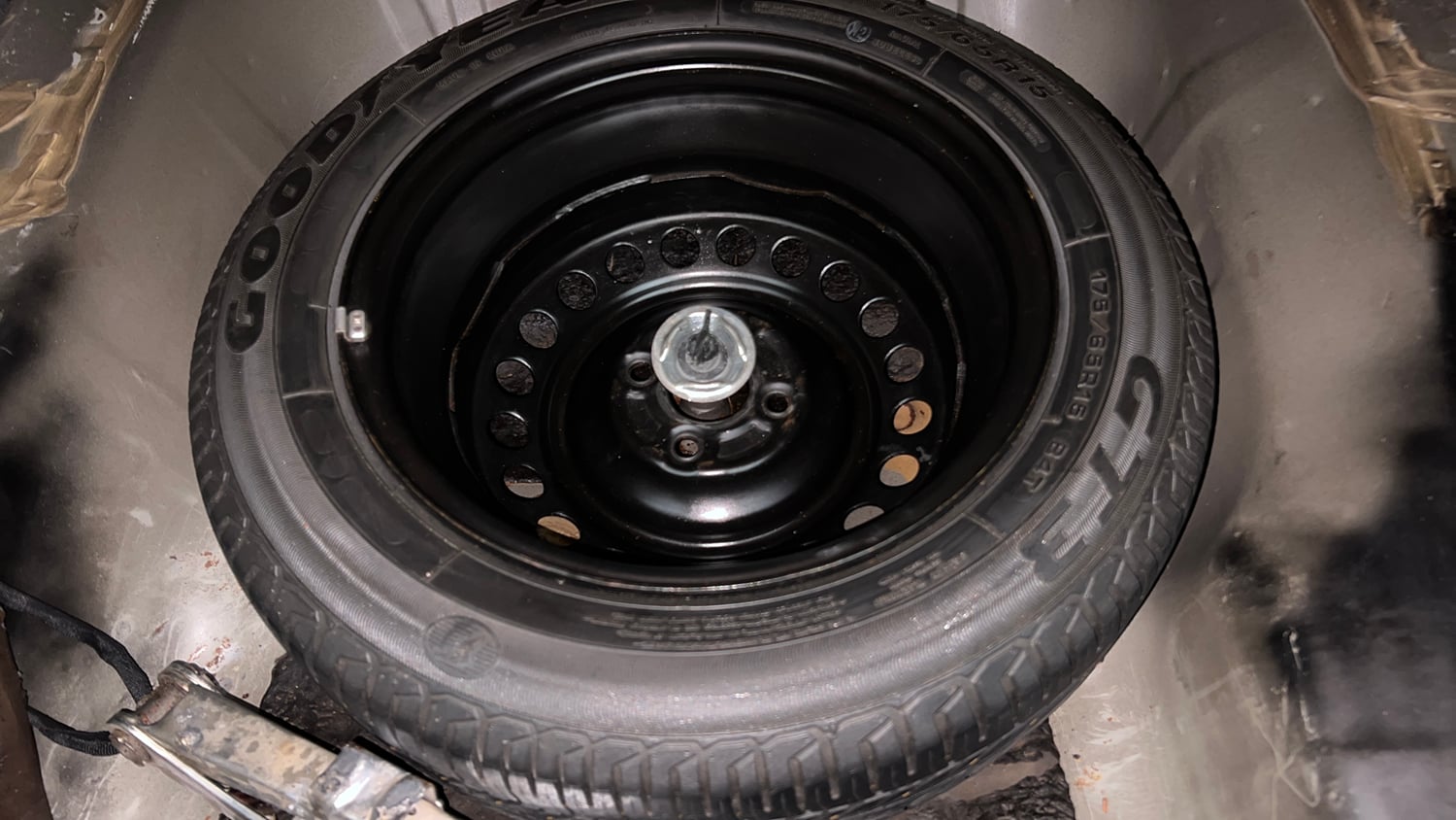 Used 2014 Honda City SV Diesel Diesel Manual tyres SPARE TYRE VIEW