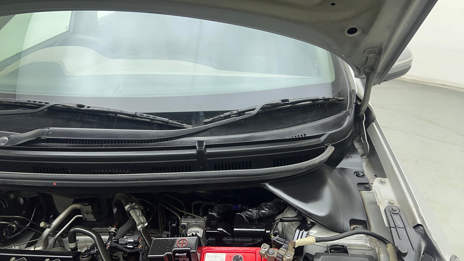 Used 2018 Hyundai Elite i20 Asta 1.2 AT Petrol Automatic engine ENGINE LEFT SIDE HINGE & APRON VIEW