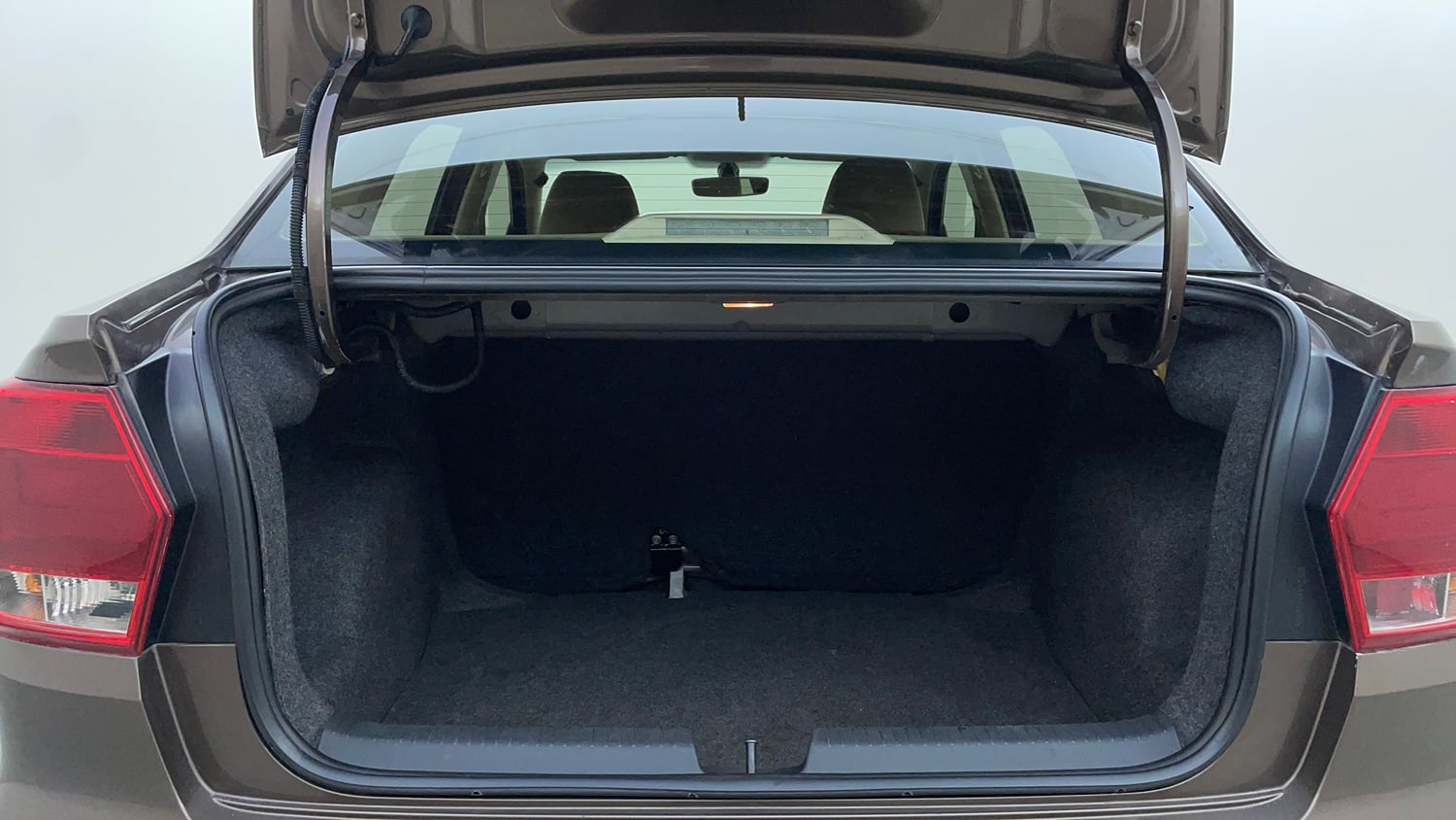 Used 2018 Volkswagen Ameo Highline 1.5L AT Diesel Automatic interior DICKY INSIDE VIEW
