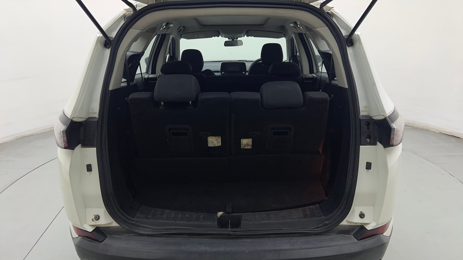 Used 2022 Tata Safari XTA Plus Diesel Automatic interior DICKY INSIDE VIEW
