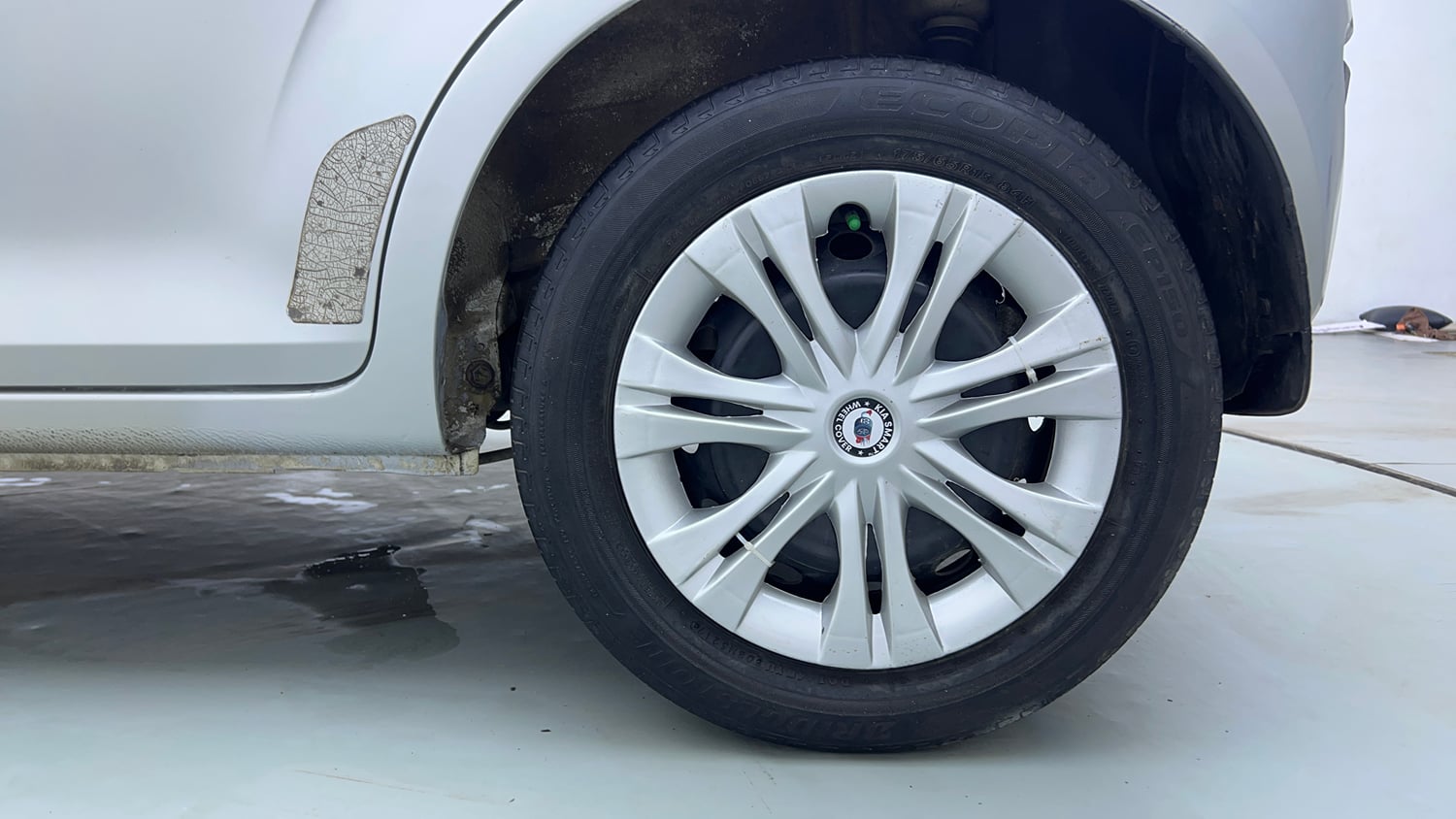 Used 2018 Maruti Suzuki Ignis Delta 1.2 AMT Petrol Automatic tyres LEFT REAR TYRE RIM VIEW