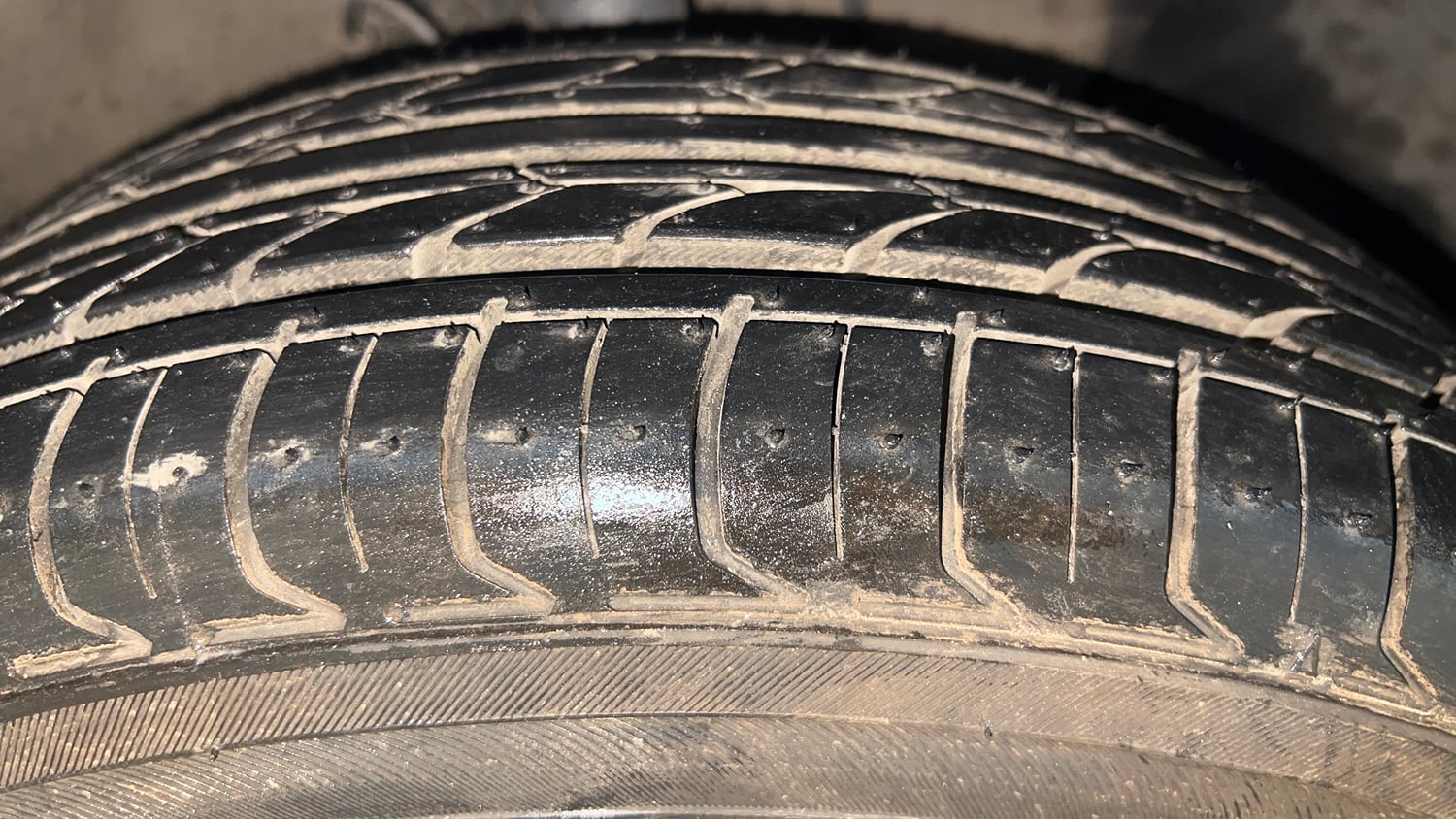 Used 2018 Hyundai Elite i20 Asta 1.2 AT Petrol Automatic tyres RIGHT FRONT TYRE TREAD VIEW