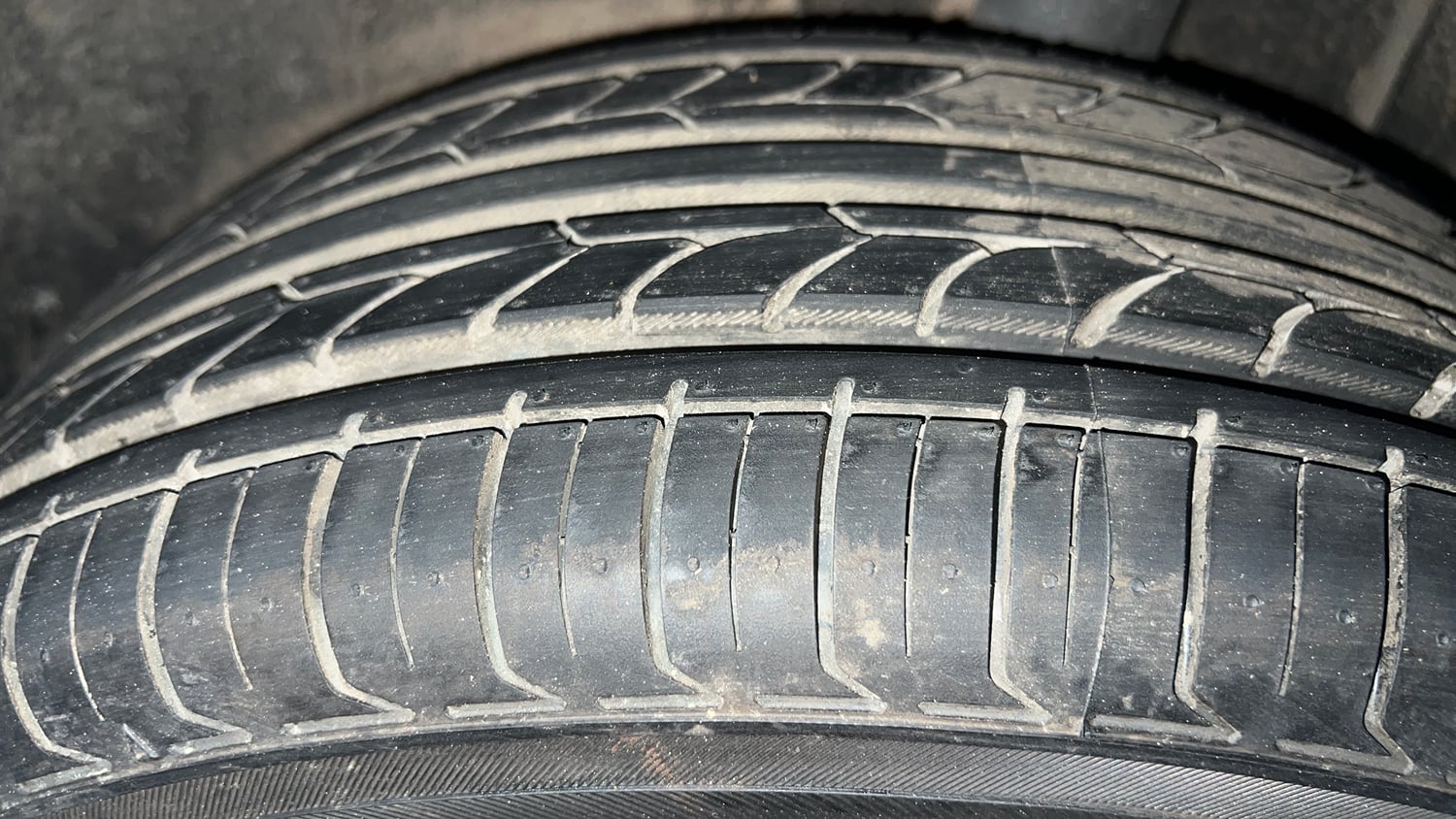 Used 2021 Nissan Magnite XL Petrol Manual tyres LEFT REAR TYRE TREAD VIEW