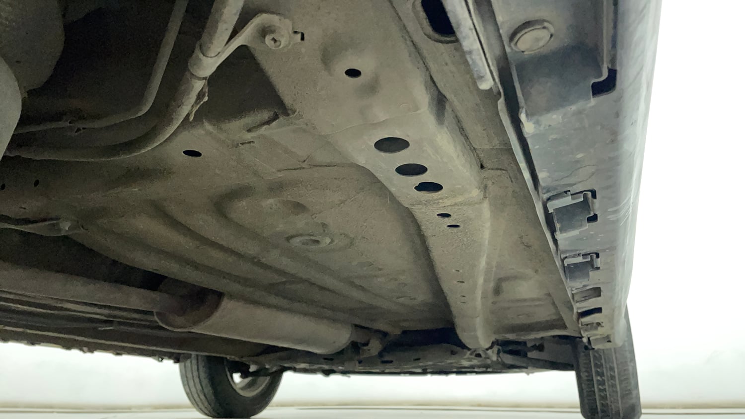 Used 2017 Maruti Suzuki Ignis Zeta 1.2 MT Petrol Manual extra REAR RIGHT UNDERBODY VIEW