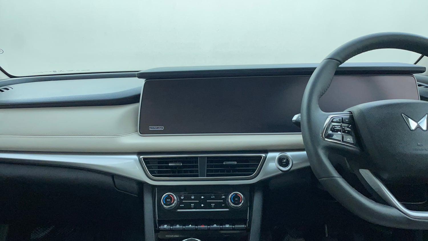 Used 2025 Mahindra XUV700 AX7 Petrol MT 7 STR Petrol Manual interior MUSIC SYSTEM & AC CONTROL VIEW