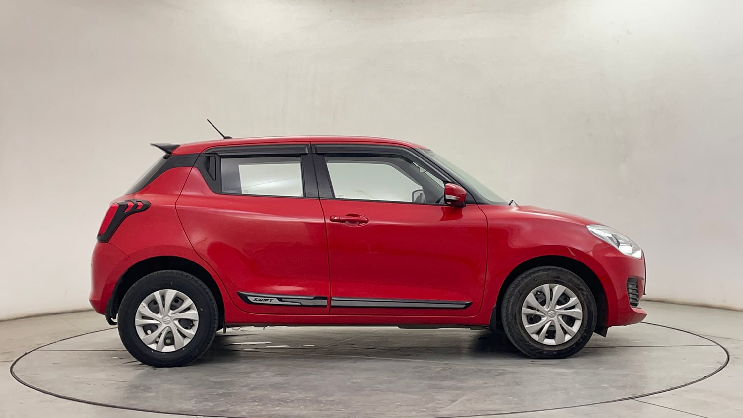 Used 2022 Maruti Suzuki Swift VXi AMT Petrol Automatic exterior RIGHT SIDE VIEW