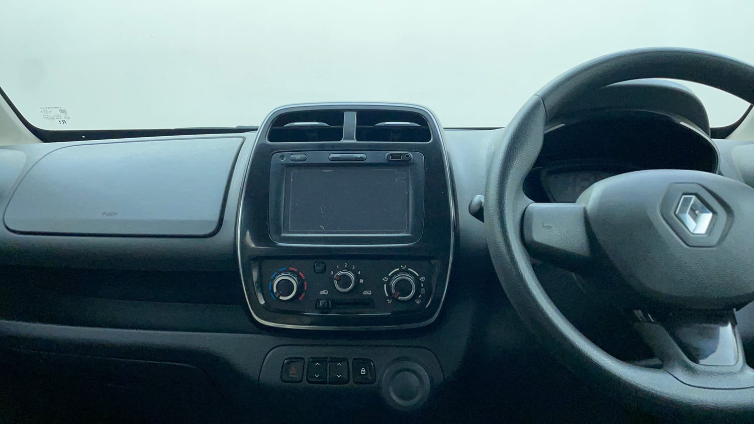 Used 2016 Renault Kwid 1.0 RXT Petrol Manual interior MUSIC SYSTEM & AC CONTROL VIEW