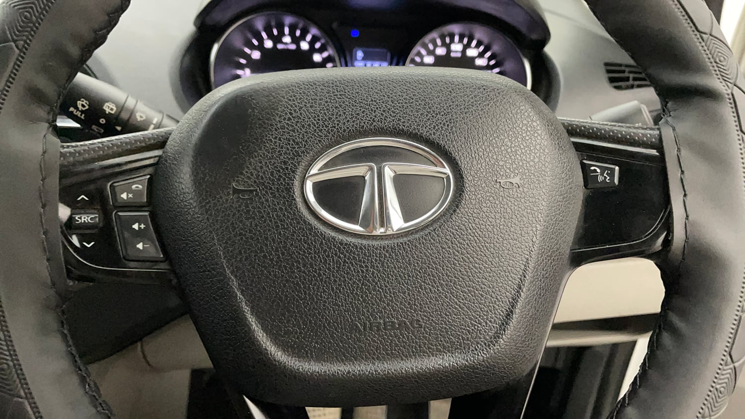 Used 2018 Tata Tiago Revotron XZ Petrol Manual top_features Steering mounted controls