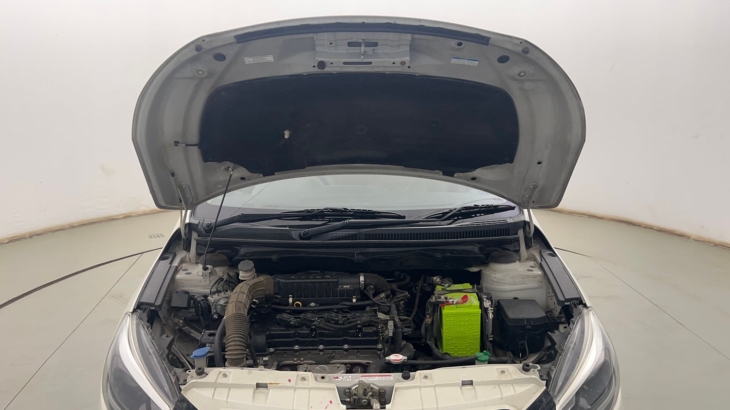 Used 2022 Maruti Suzuki Ciaz Alpha 1.5 Petrol Manual engine ENGINE & BONNET OPEN FRONT VIEW