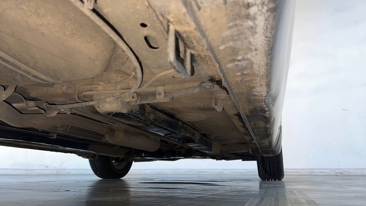 Used 2017 Maruti Suzuki Ciaz Zeta 1.4 MT Petrol Manual extra REAR RIGHT UNDERBODY VIEW