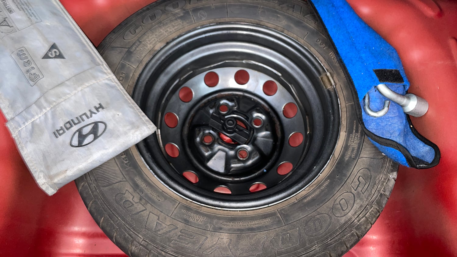 Used 2014 Hyundai Eon Era + Petrol Manual tyres SPARE TYRE VIEW