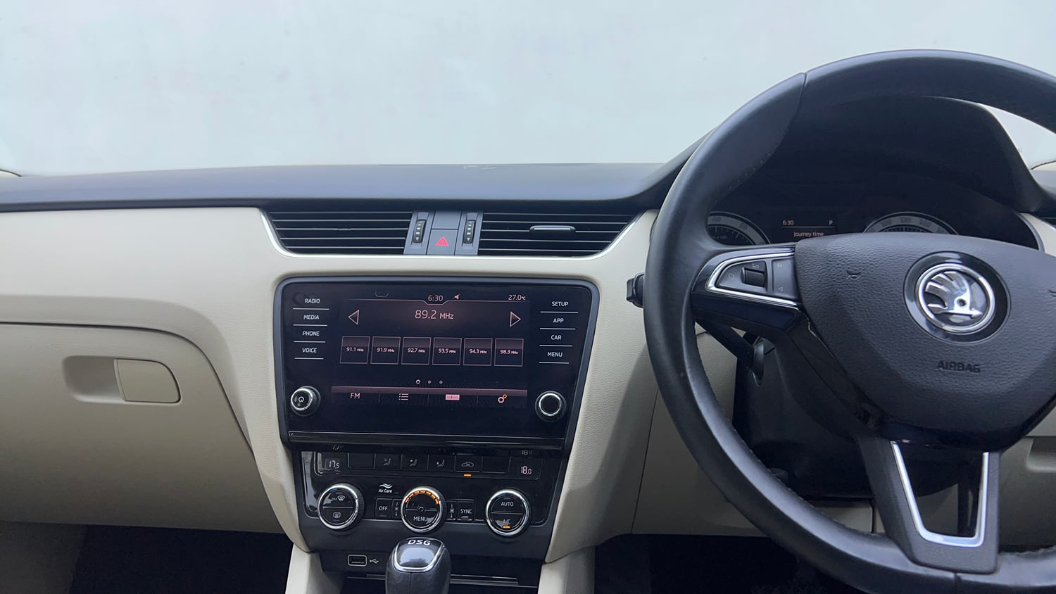 Used 2018 Skoda Octavia 1.8 TSI Style AT Petrol Automatic interior MUSIC SYSTEM & AC CONTROL VIEW