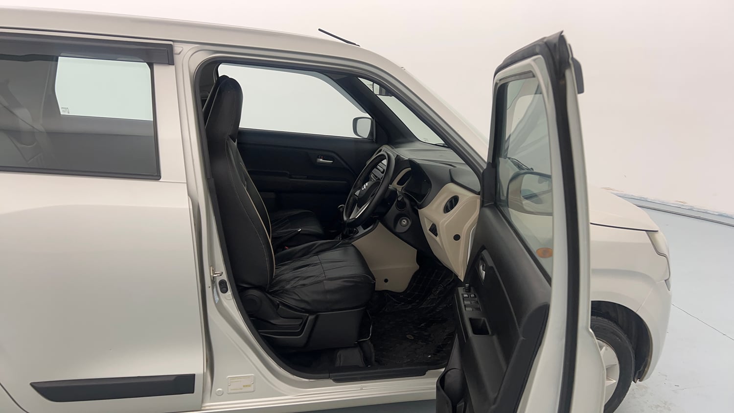 Used 2021 Maruti Suzuki Wagon R 1.0 VXi 1.0 Petrol Manual interior RIGHT SIDE FRONT DOOR CABIN VIEW