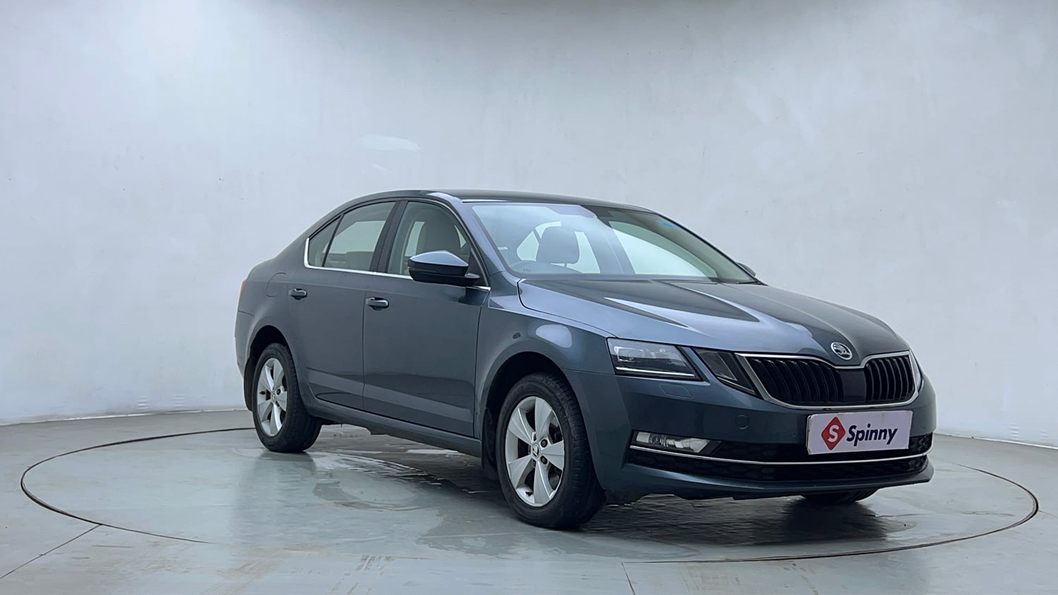 Used 2018 Skoda Octavia 1.8 TSI Style AT Petrol Automatic exterior RIGHT FRONT CORNER VIEW