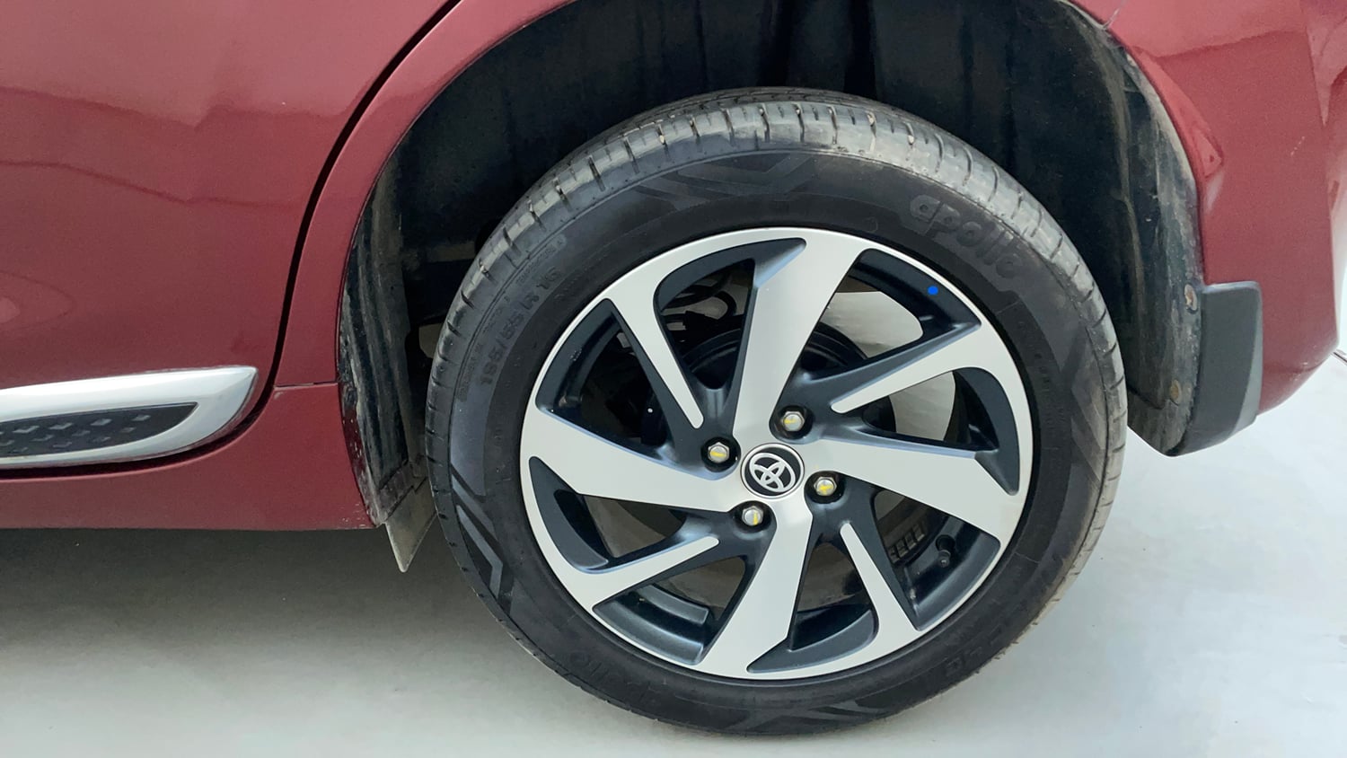 Used 2025 Toyota Glanza V AMT Petrol Automatic tyres LEFT REAR TYRE RIM VIEW