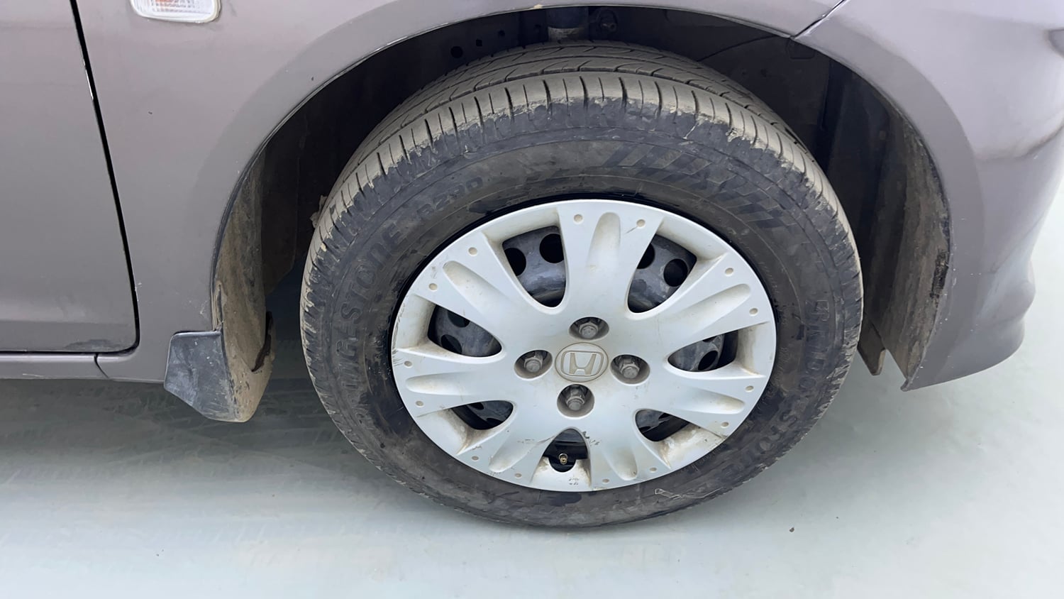 Used 2014 Honda Amaze 1.2 S i-VTEC Petrol Manual tyres RIGHT FRONT TYRE RIM VIEW
