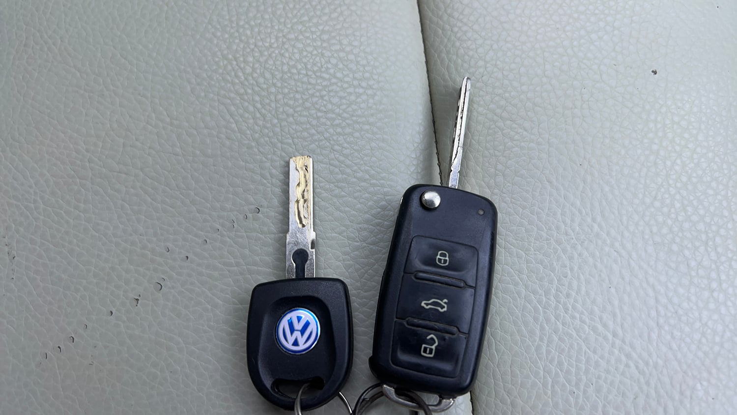Used 2013 Volkswagen Polo Highline1.2L (P) Petrol Manual extra CAR KEY VIEW