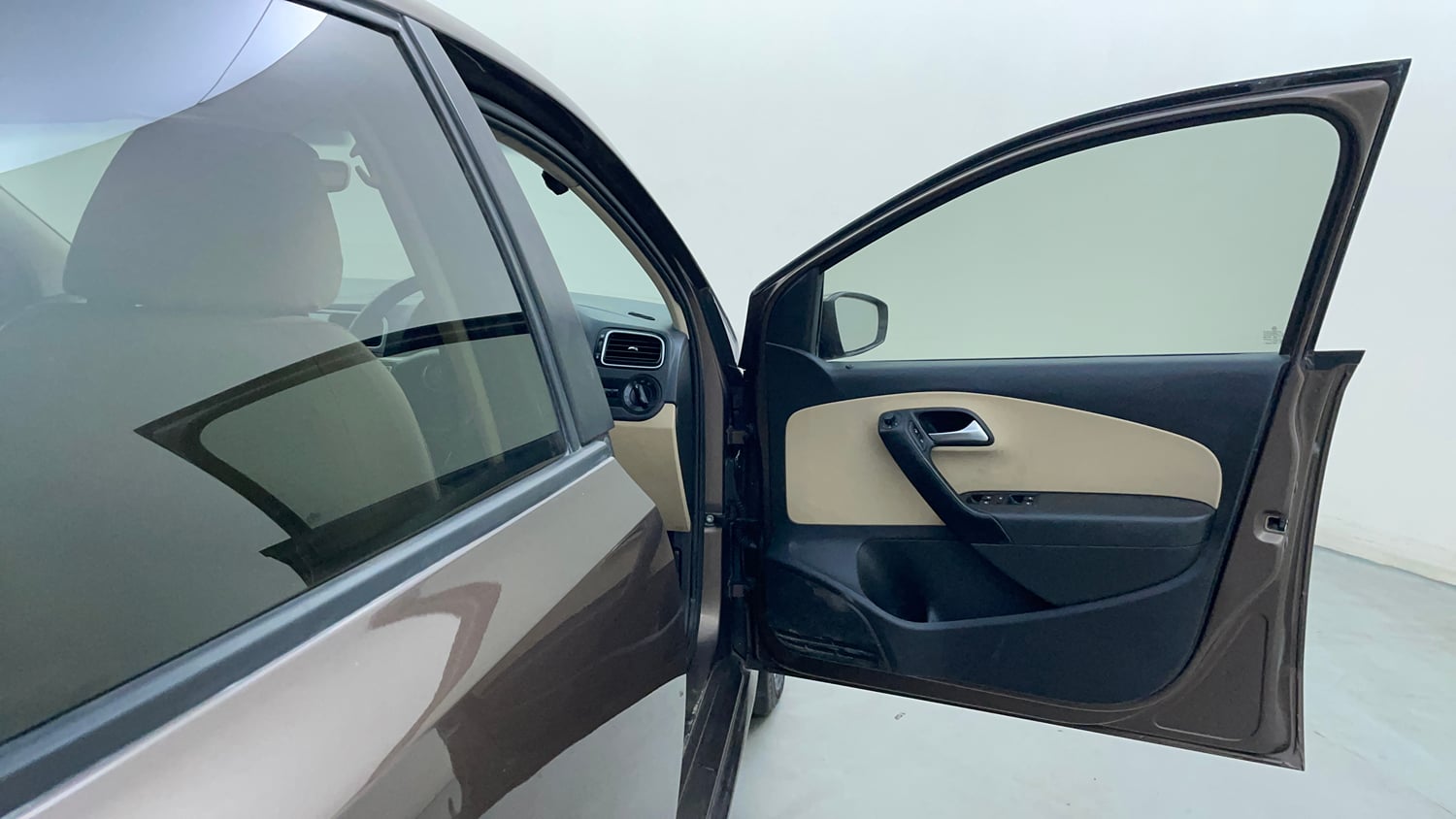 Used 2018 Volkswagen Ameo Highline 1.5L AT Diesel Automatic interior RIGHT FRONT DOOR OPEN VIEW