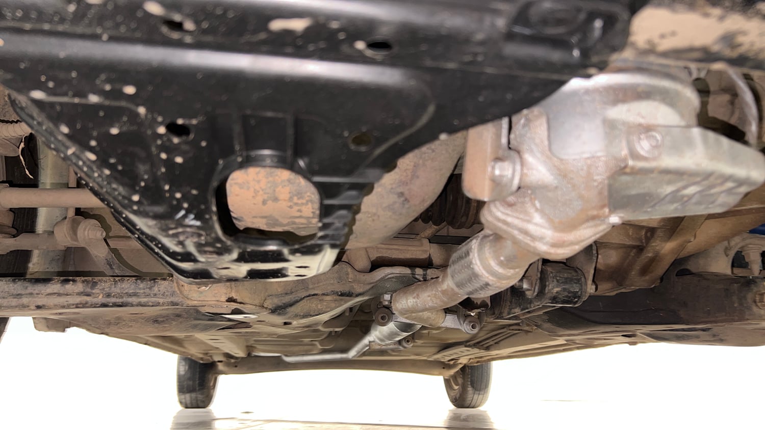 Used 2015 Hyundai i10 Magna 1.1 iRDE2 Petrol Manual extra FRONT LEFT UNDERBODY VIEW