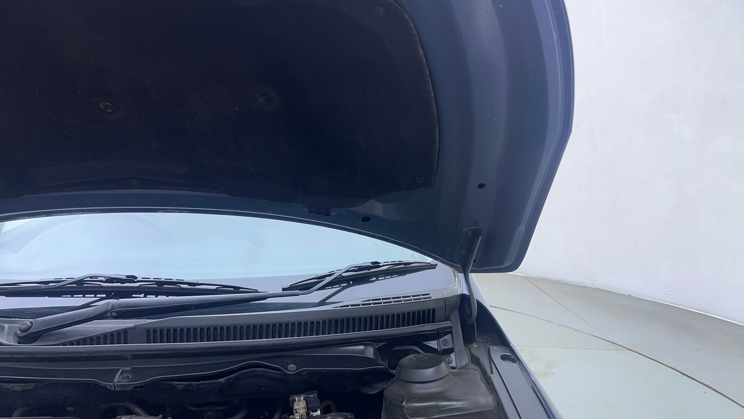 Used 2021 Maruti Suzuki Ciaz Zeta 1.5 AT Petrol Automatic engine ENGINE LEFT SIDE HINGE & APRON VIEW