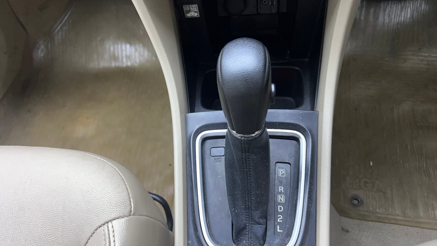 Used 2016 Maruti Suzuki Ciaz ZXI+ AT Petrol Automatic interior GEAR  KNOB VIEW