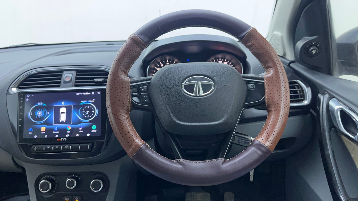 Used 2019 Tata Tigor Revotron XZA Petrol Automatic interior STEERING VIEW