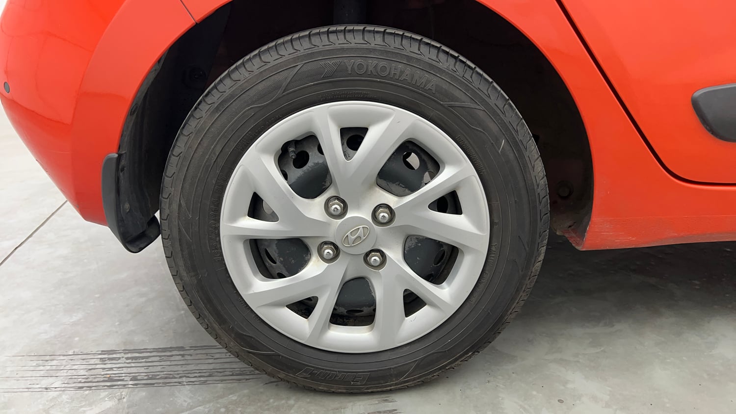 Used 2018 Hyundai Grand i10 Sportz 1.2 Kappa VTVT Petrol Manual tyres RIGHT REAR TYRE RIM VIEW