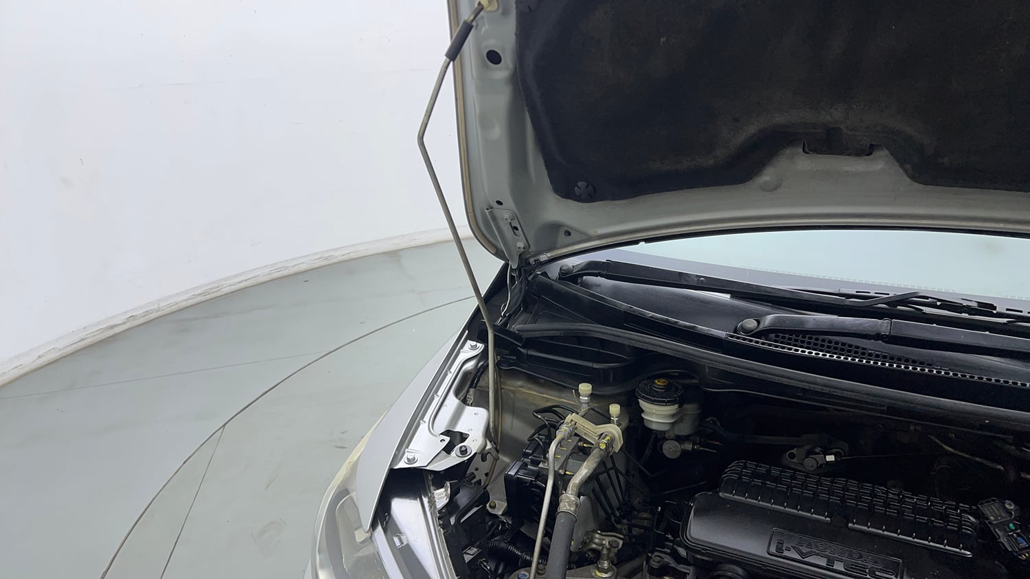 Used 2017 Honda Jazz SV Petrol Petrol Manual engine ENGINE RIGHT SIDE HINGE & APRON VIEW