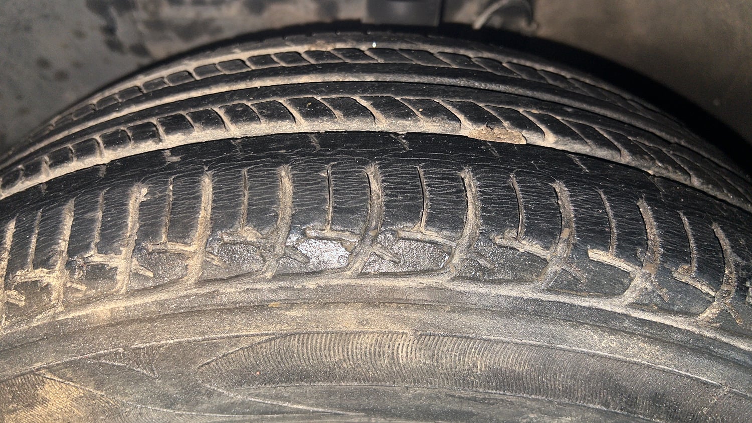 Used 2018 Hyundai Elite i20 Asta 1.2 AT Petrol Automatic tyres LEFT FRONT TYRE TREAD VIEW