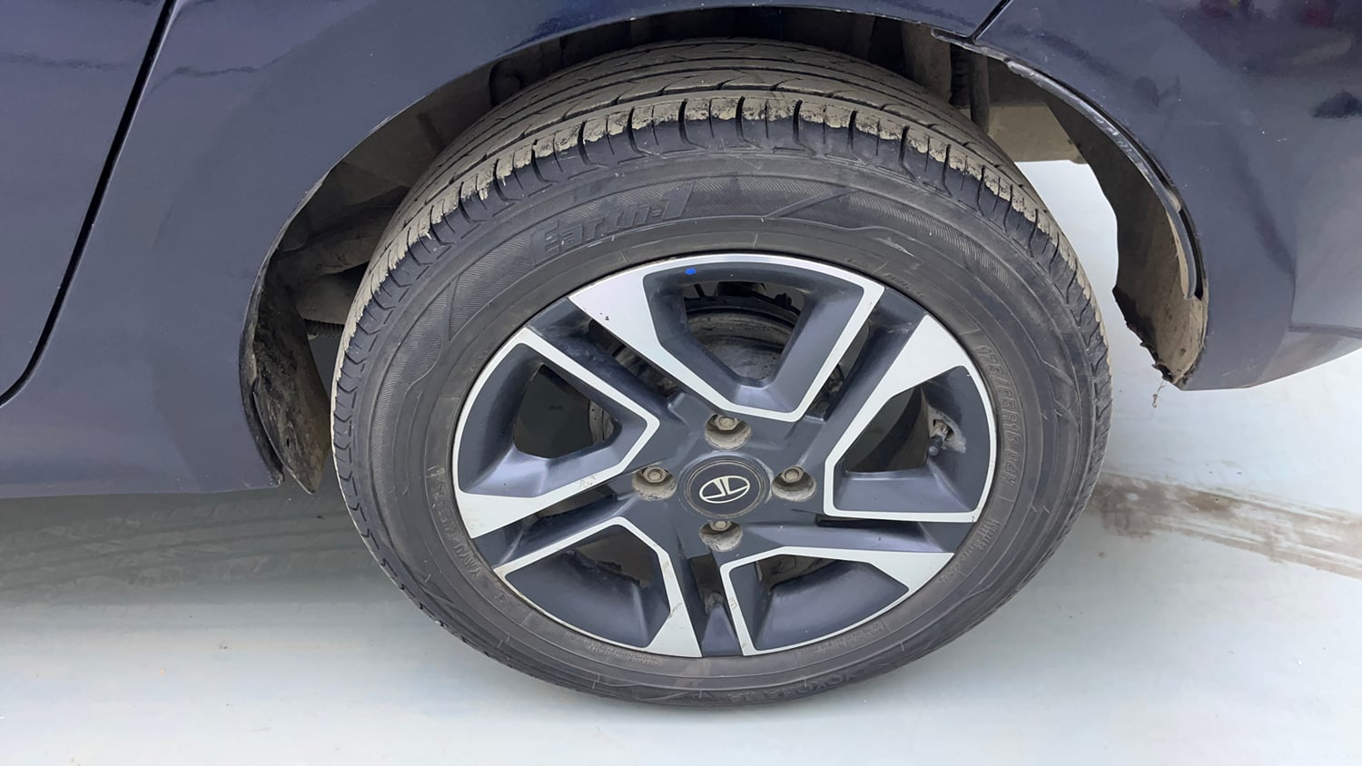 Used 2019 Tata Tigor Revotron XZA Petrol Automatic tyres LEFT REAR TYRE RIM VIEW