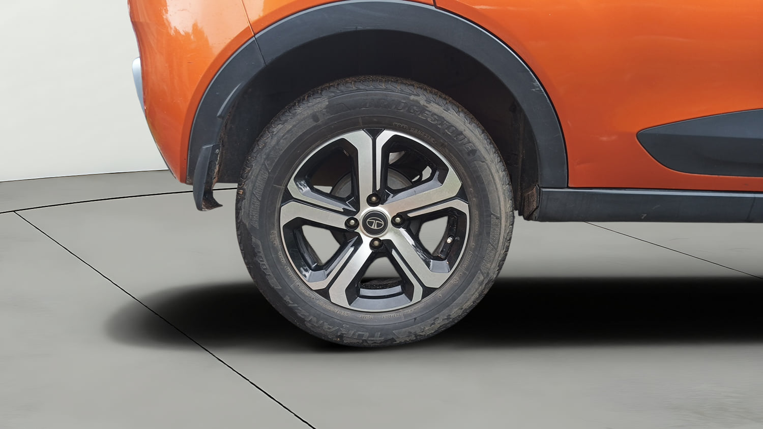 Used 2018 Tata Nexon XZ Plus Diesel Dual Tone Diesel Manual tyres RIGHT REAR TYRE RIM VIEW