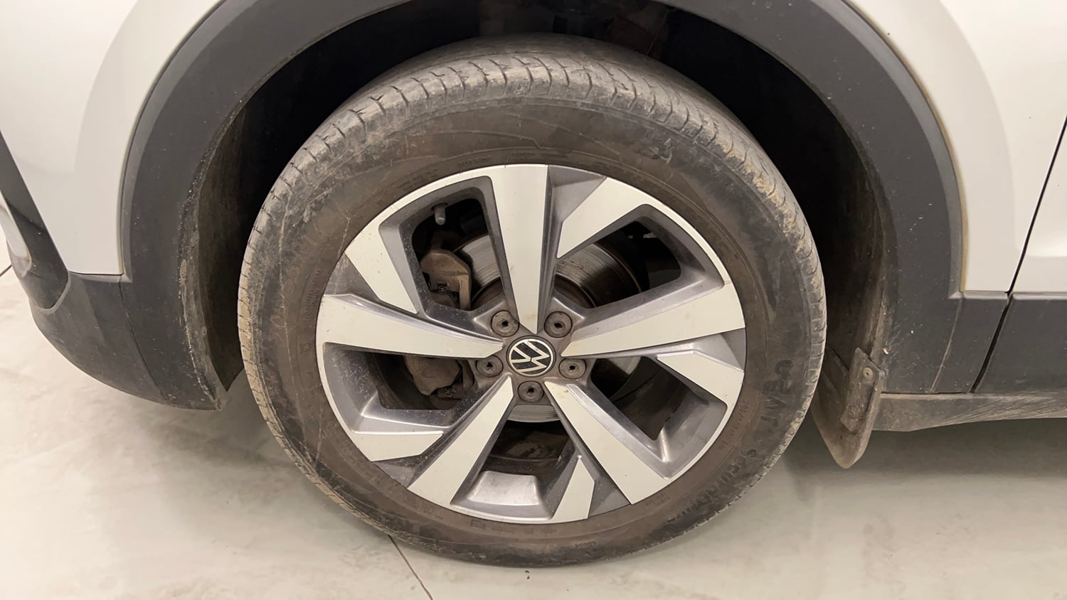Used 2024 Volkswagen Taigun Topline 1.0 TSI AT Petrol Automatic tyres LEFT FRONT TYRE RIM VIEW