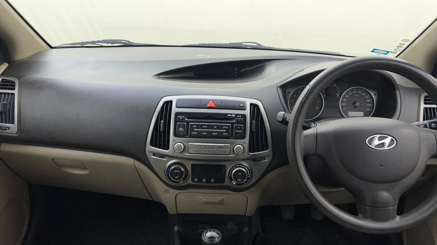 Used 2013 Hyundai i20 Magna (O) 1.2 Petrol Manual interior MUSIC SYSTEM & AC CONTROL VIEW