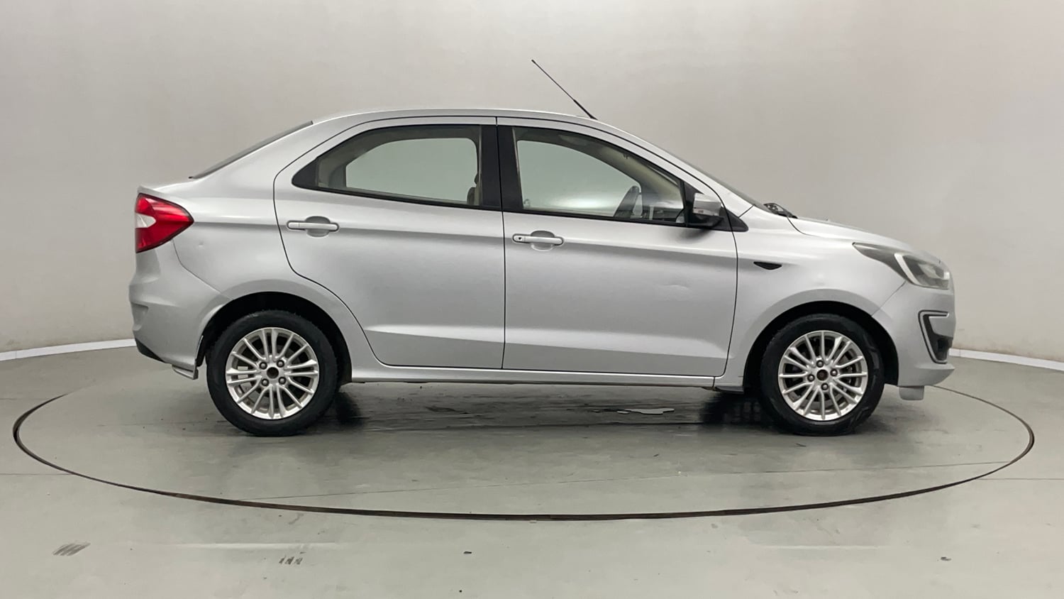 Used 2019 Ford Figo Aspire Titanium 1.2 Ti-VCT Petrol Manual exterior RIGHT SIDE VIEW