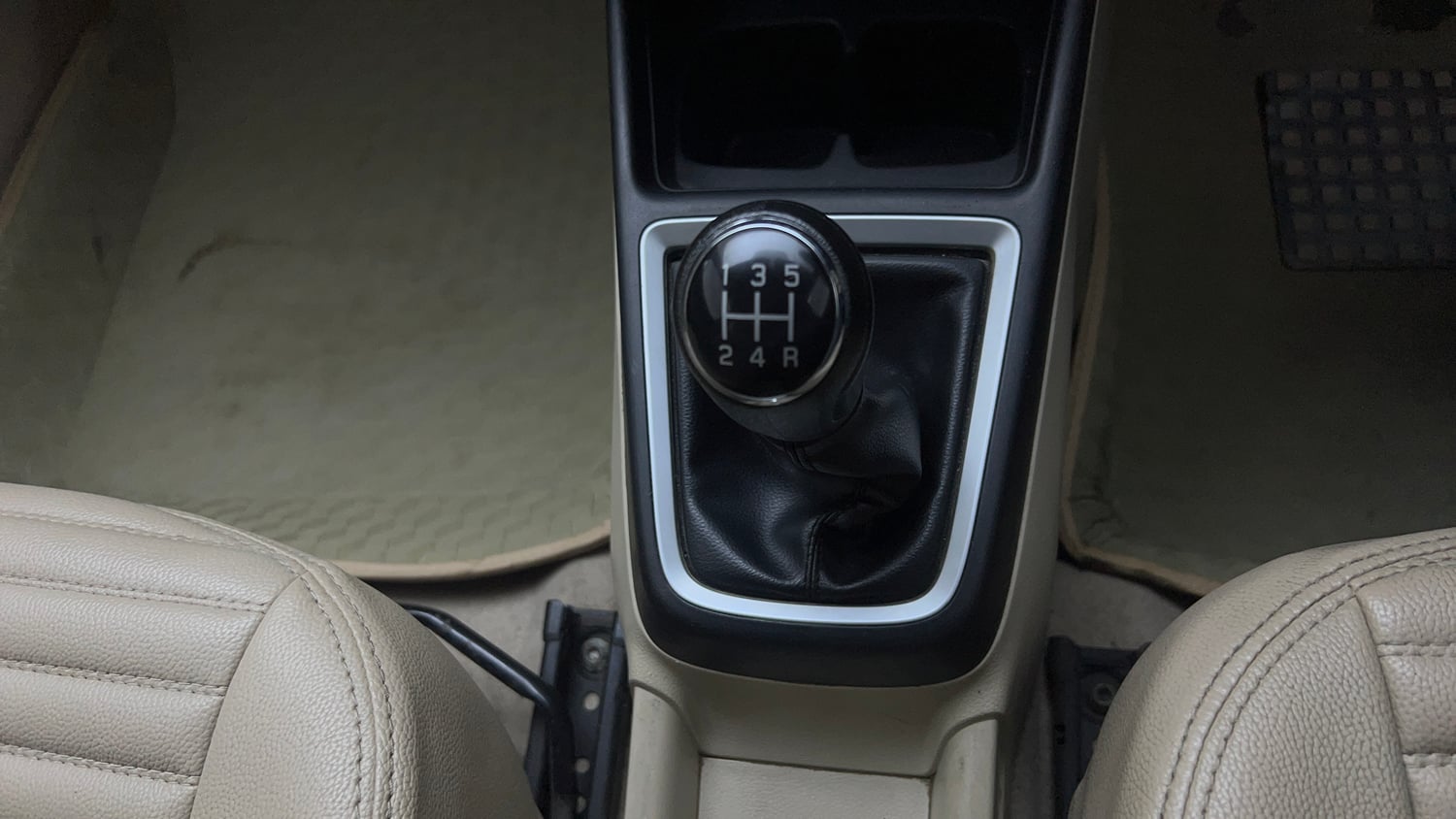Used 2019 Maruti Suzuki Dzire VXi Petrol Manual interior GEAR  KNOB VIEW