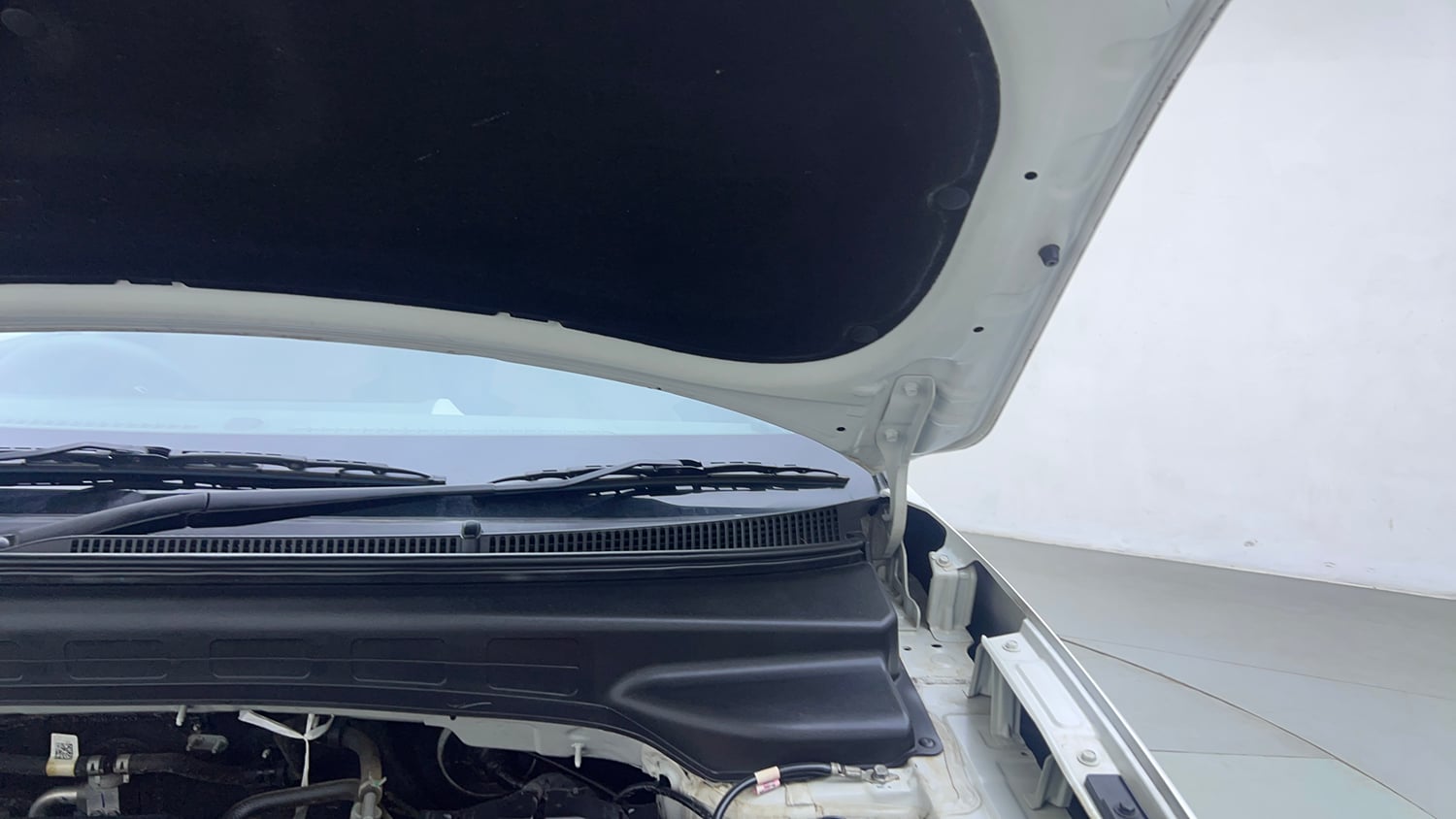 Used 2024 Hyundai Creta 1.5 MPi Petrol MT E Petrol Manual engine ENGINE LEFT SIDE HINGE & APRON VIEW