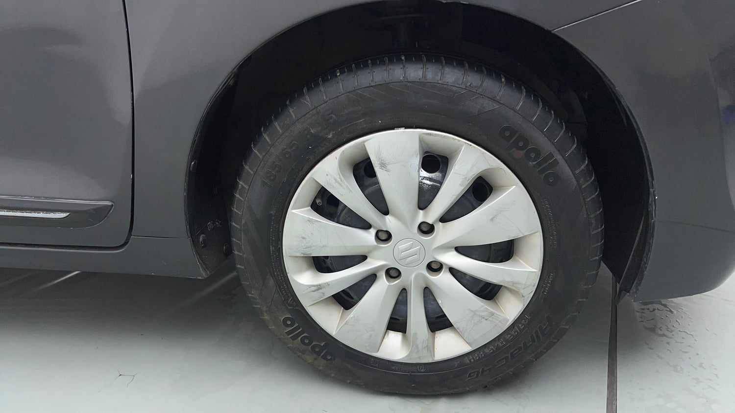 Used 2016 Maruti Suzuki Baleno Delta 1.2 Petrol Manual tyres RIGHT FRONT TYRE RIM VIEW